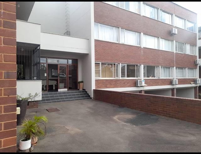 1 BEDROOM FLAT RENTED IN ESSENWOOD